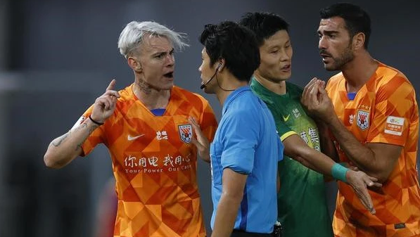 再现争议判罚!国安淘汰鲁能赛后引发争议