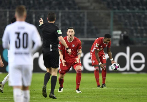 莱万追平传奇盖德穆勒纪录，拜仁2-3遭门兴逆转