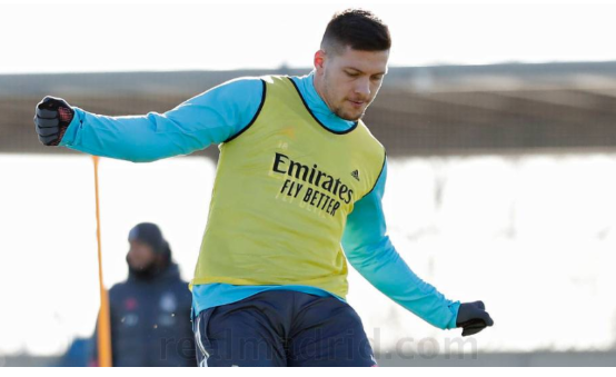 外媒：若没有替代者约维奇不会离开皇马