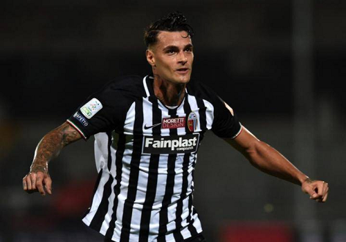 尤文敲定前锋斯卡马卡,同时有意小将尤瑟夫-德米尔