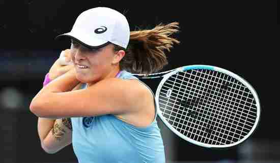 阿德莱德站：斯瓦泰克首战告捷 高芙艰难逆转过关