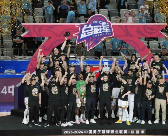 CBA-三连冠王朝！辽宁横扫新疆，弗格总决赛MVP，杨鸣遭驱逐