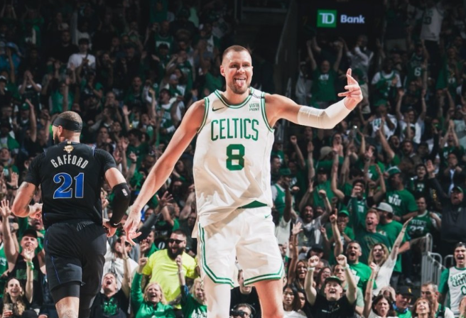 NBA总决赛G1-凯尔特人六人上双107-89独行侠，东契奇30+10，欧文低迷