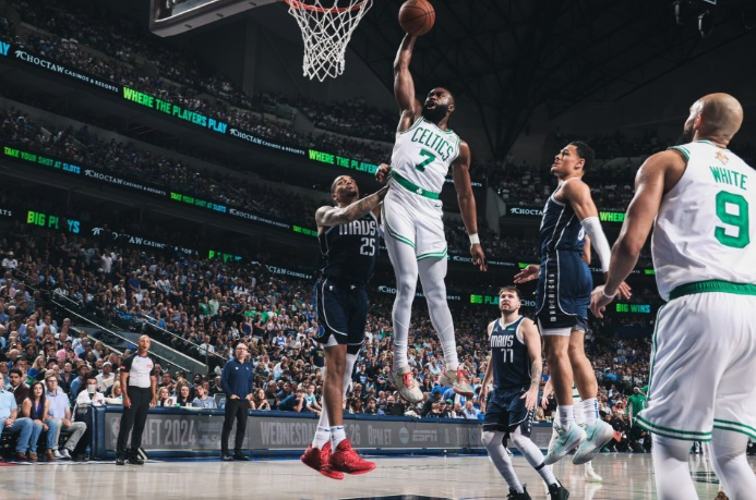 NBA总决赛G3-塔图姆31+6欧文35分 凯尔特人106-99独行侠