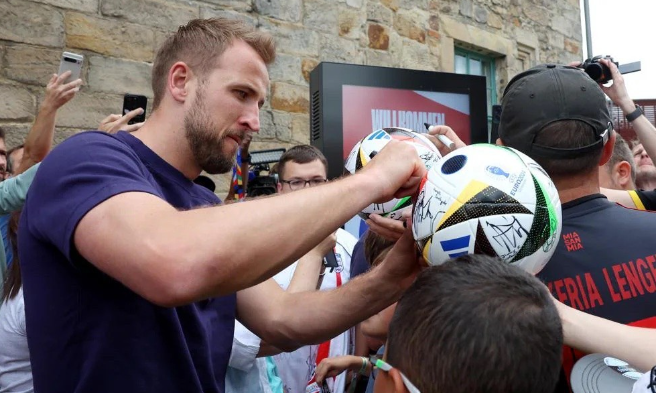 凯恩谈团队精神与金靴奖：胜利高于一切