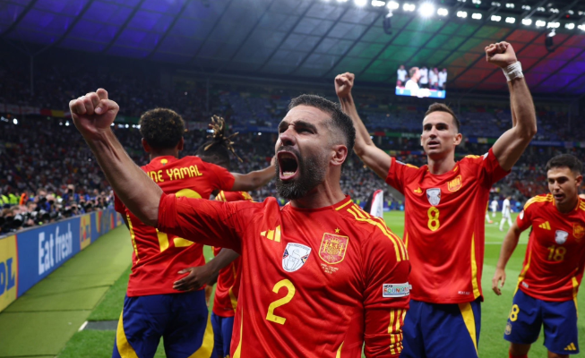 西班牙意昂5格斗运动员力挺卡瓦哈尔：金球奖实至名归