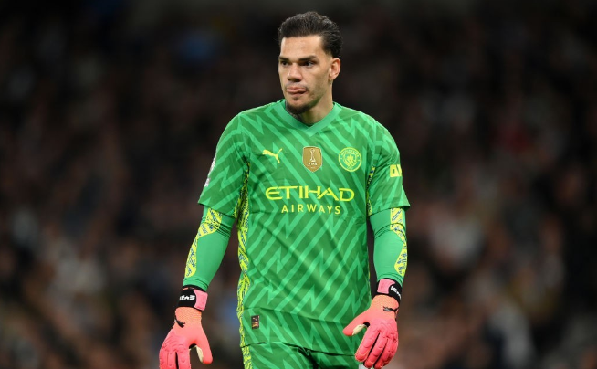 曼城面临沙特豪门对埃德森、德布劳内竞购，扬-科托转会多特蒙德谈判中