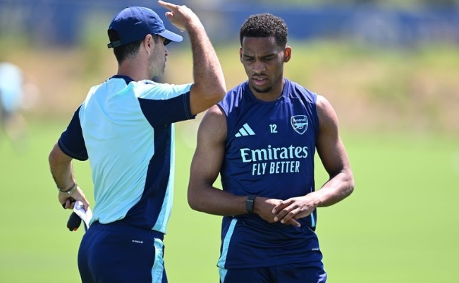 阿森纳后卫廷贝尔积极面对伤病与竞争，展望回归赛场