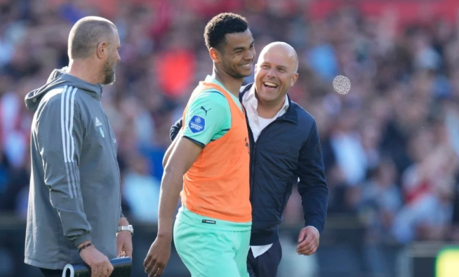 内维尔揭秘加克波定位：范尼证实其为左边锋，利物浦多面手表现引关注