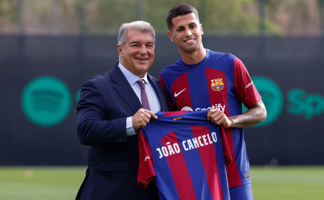坎塞洛转会风波：巴萨报价远低于曼城期望，意甲球队成新选择