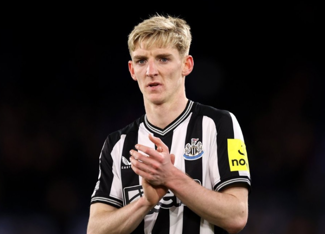 纽卡斯尔联力挽狂澜，欲以丰厚合同留住安东尼-戈登