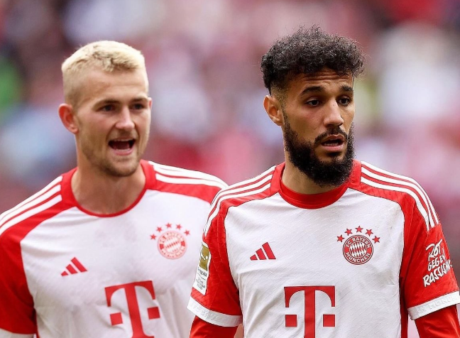 曼联引援受阻：德利赫特与马兹拉维仍等待曼联，协议有效但报价遭拒