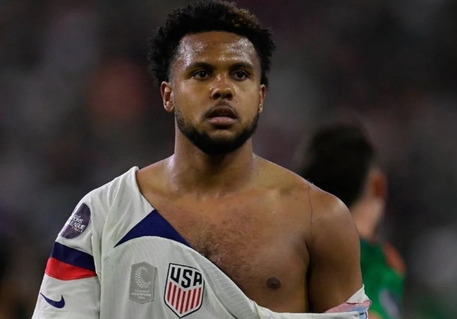 尤文图斯与麦肯尼的转会僵局：拒绝转会后的职业态度问题