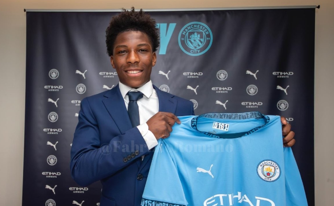 曼城成功签下16岁天才前锋瑞安-麦卡杜