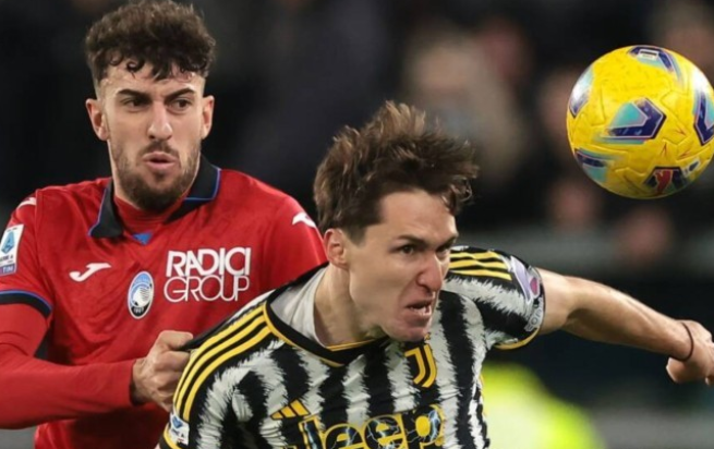 尤文图斯前锋基耶萨经纪人抵伦敦，热刺、阿森纳争夺战升级