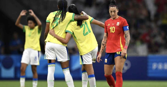 埃尔莫索批评巴西女足风格，但强调自我反省