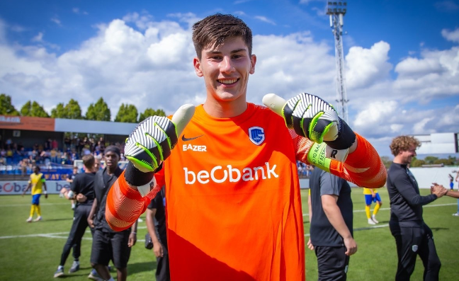 切尔西签下比利时新星门将彭德斯，租借回亨克效力至赛季末