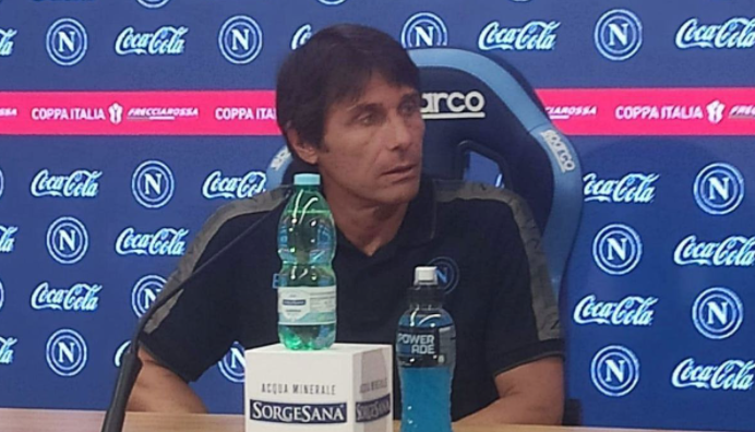 孔蒂那不勒斯首秀：点球险胜摩德纳，阵容调整与挑战并存