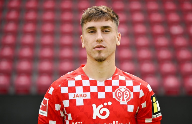 美因茨前锋格鲁达即将加盟布莱顿，转会费约3000万欧元