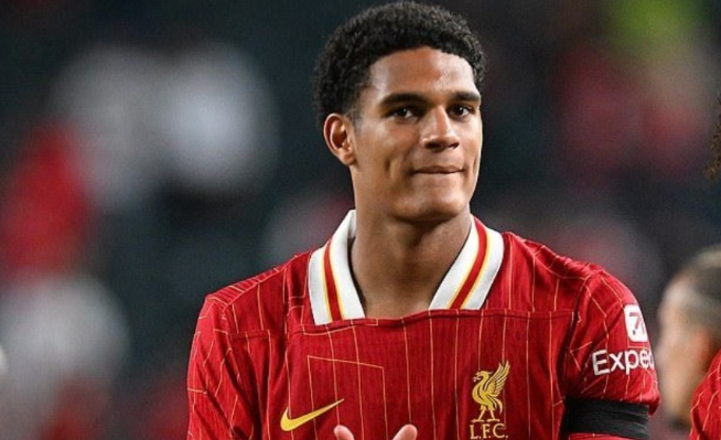 利物浦后卫夸安萨展望新赛季：信心满满，期待防线稳固