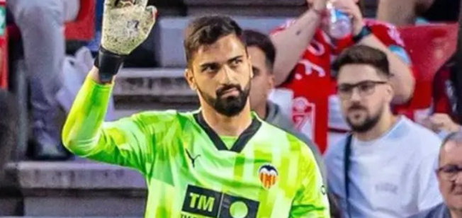 利物浦欲高价签下马马尔达什维利作为阿利松替代者，计划外租等待时机