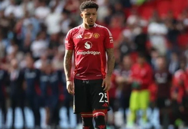 巴塞罗那放弃桑乔，转攻小基耶萨：曼联边锋高薪成转会障碍