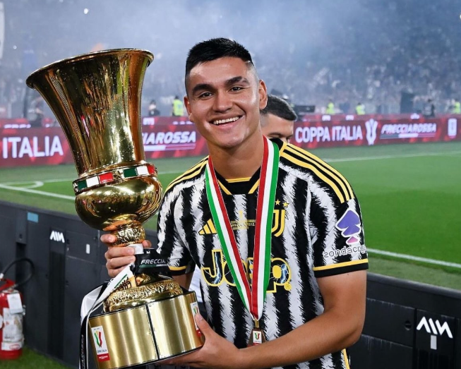 弗拉门戈斥资1900万美元签下阿根廷中场阿尔卡拉斯，与南安普顿达成协议