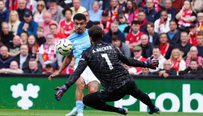 利物浦门将阿利松：主场失利遗憾，防守失误需反思