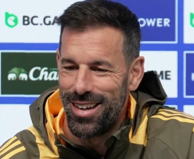 范尼斯特鲁伊期待莱斯特城英超胜局，回忆曼联执教时光