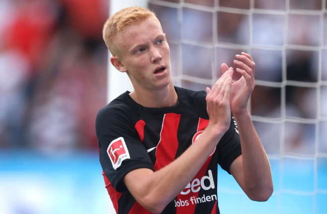 多家欧洲顶级俱乐部关注法兰克福中场胡戈-拉松