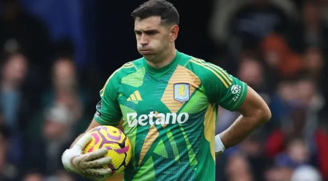 维拉门将达米安-马丁内斯手指骨折，将伤缺一段时间