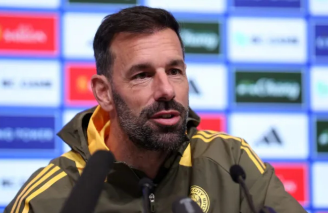 范尼斯特鲁伊出任莱斯特城主帅，惊讶于执教曼联后的高度关注