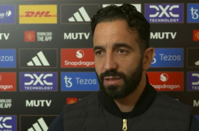 曼联主帅阿莫林谈约罗首发：他是特殊天才，轮换利于球员成长