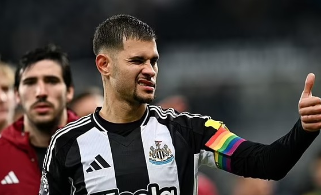 纽卡2-4不敌布伦特福德，吉马良斯赛后坦言失望并呼吁改变