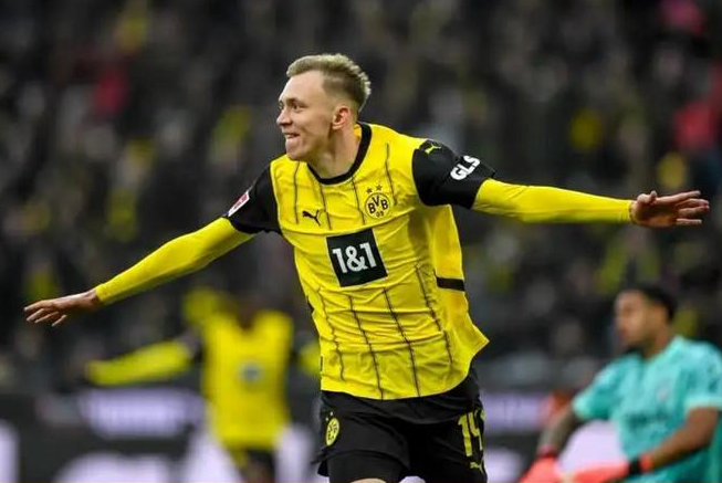 德甲-多特蒙德主场4-0横扫弗赖堡，联赛高歌猛进