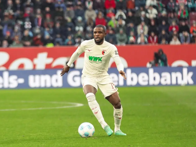 德甲-奥格斯堡1-0小胜波鸿，蒂茨点球建功