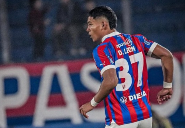 曼联正与波特诺山丘商讨引进17岁左后卫迭戈-莱昂