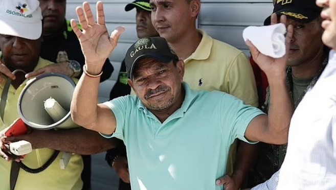 利物浦球员路易斯-迪亚斯父亲胸痛入院，将接受心脏导管手术但否认心脏病