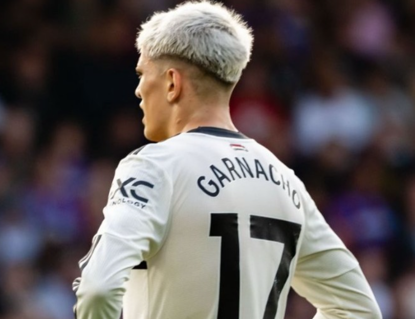 曼联对加纳乔未来持强硬态度，拒绝低价出售