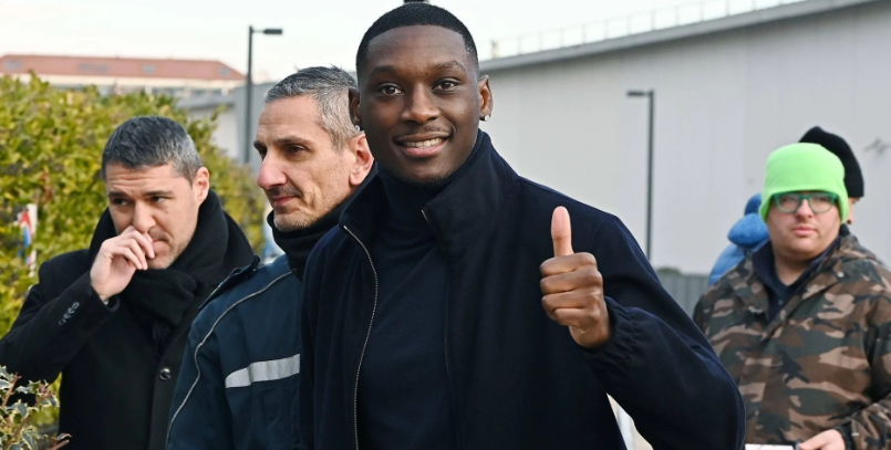 巴黎圣日耳曼寻求解决外租名额问题，为穆阿尼加盟尤文铺路