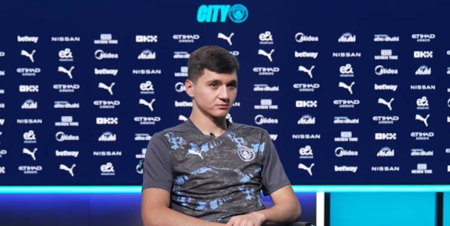 胡桑诺夫加盟曼城，展望职业生涯新篇章