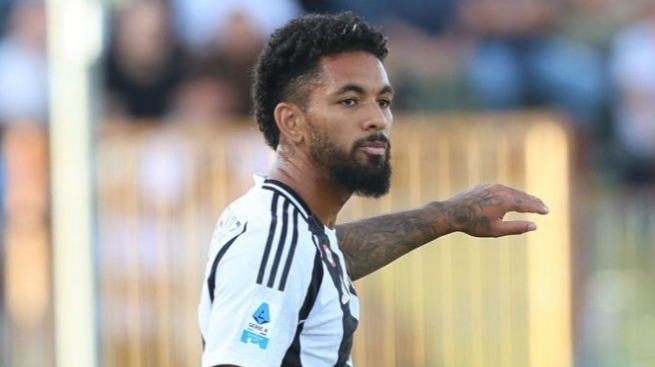 曼城考虑租借道格拉斯-路易斯，但冬窗引进中场存疑