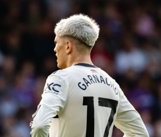 那不勒斯加速引进加纳乔，曼联高管已前往谈判