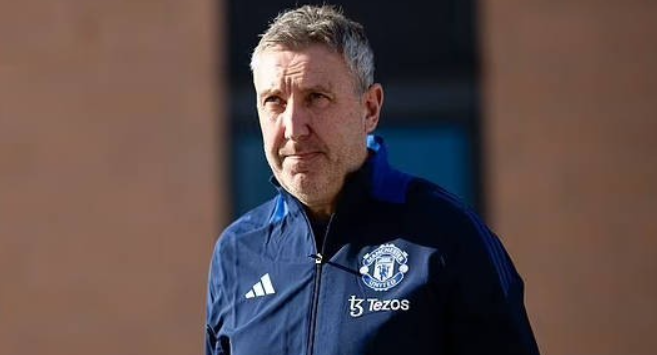 曼联技术总监威尔科克斯遭球迷怒斥，球队开局不佳引发广泛质疑