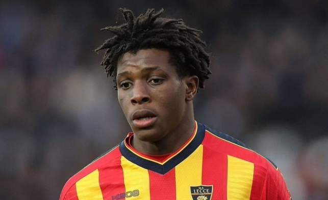 曼联与莱切就多古转会存分歧，谈判仍在进行