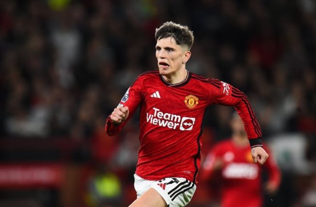 加纳乔施压曼联降转会费，那不勒斯兴趣浓厚备选阿德耶米