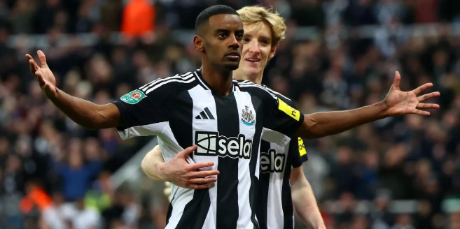 利物浦名宿卡拉格：利物浦或加入伊萨克争夺，不一定会去阿森纳