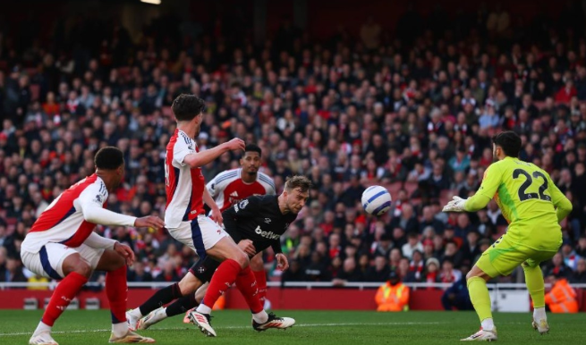 西汉姆联前锋鲍恩：团队努力铸就胜利，英超50球里程碑特别时刻