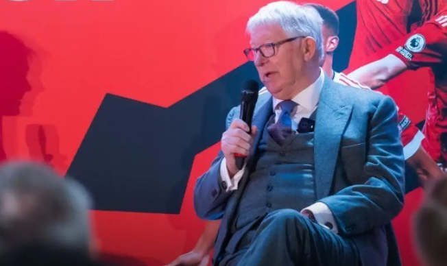 《镜报》：英力士集团内部有人将曼联问题归咎于弗格森