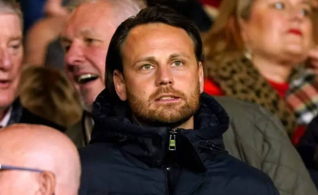 曼联正式任命维韦尔为全职引援总监，降薪签约展现长期承诺